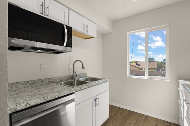 Building Photo - 1730 Arlene Rd SE