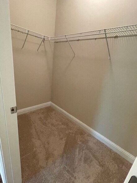 Building Photo - 6891 Spaniel Dr