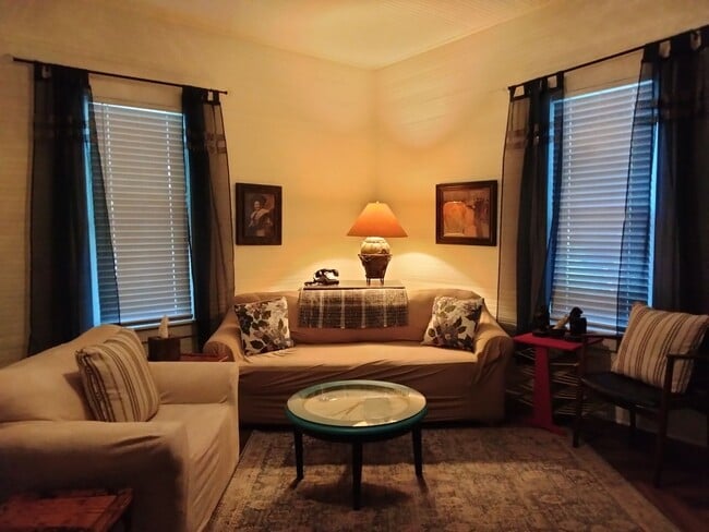Building Photo - Totally Remodeled 2 Bedroom 1 Bath House-F...