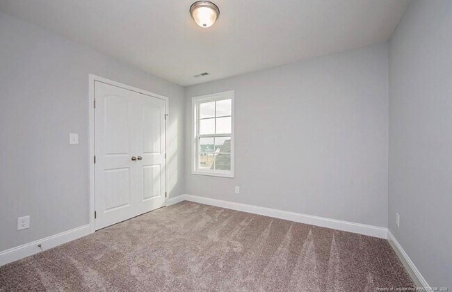 Building Photo - 5252 Debut Ave