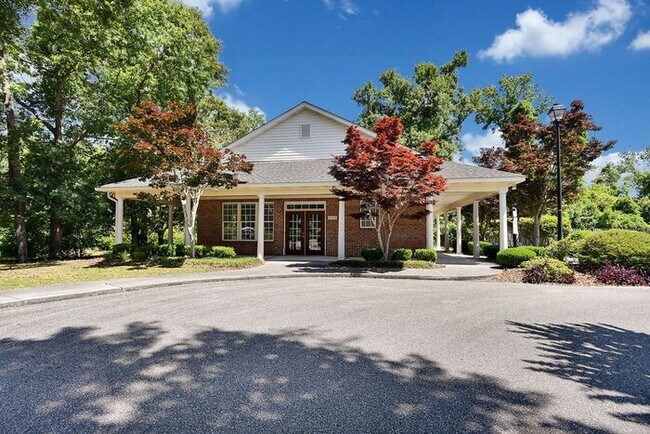 Building Photo - 4BRd Carleton Place, Upscale Brick town home, 1 car garage!  Central Wilmington!