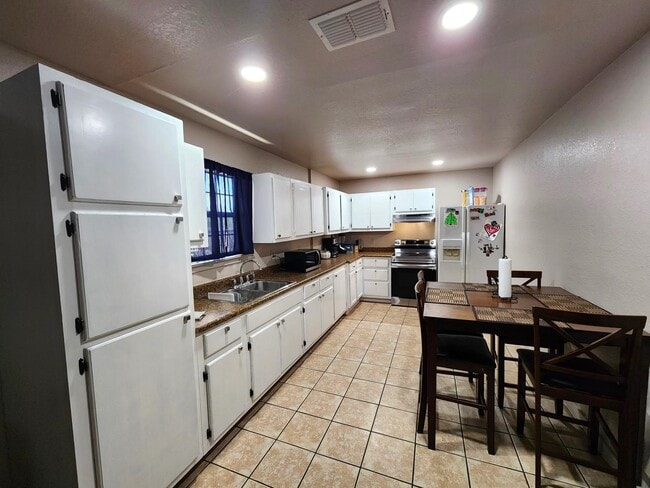 Building Photo - 115 Gyna Dr