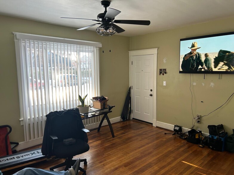 Building Photo - 4317 River Rd NW