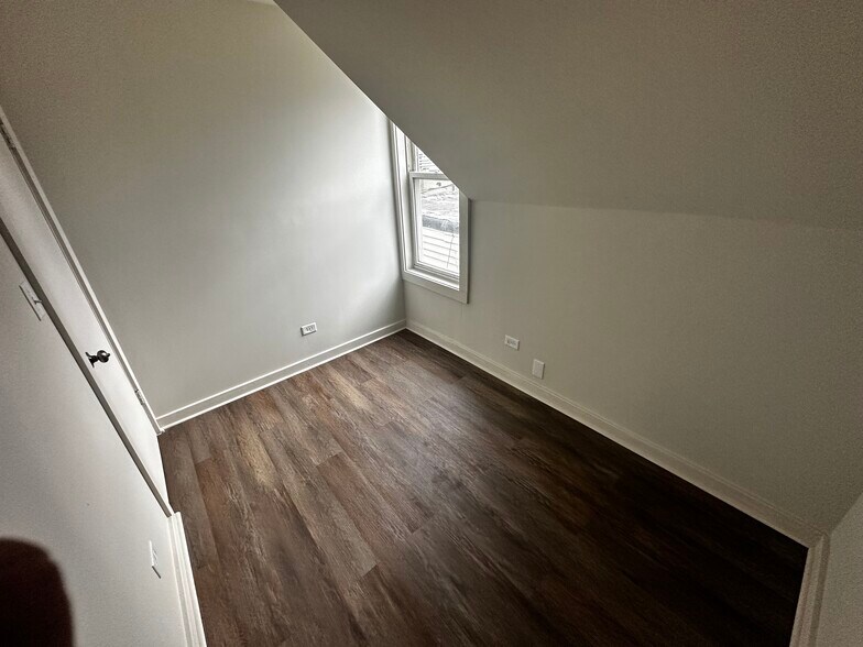 Building Photo - 2638 W Lyndale St