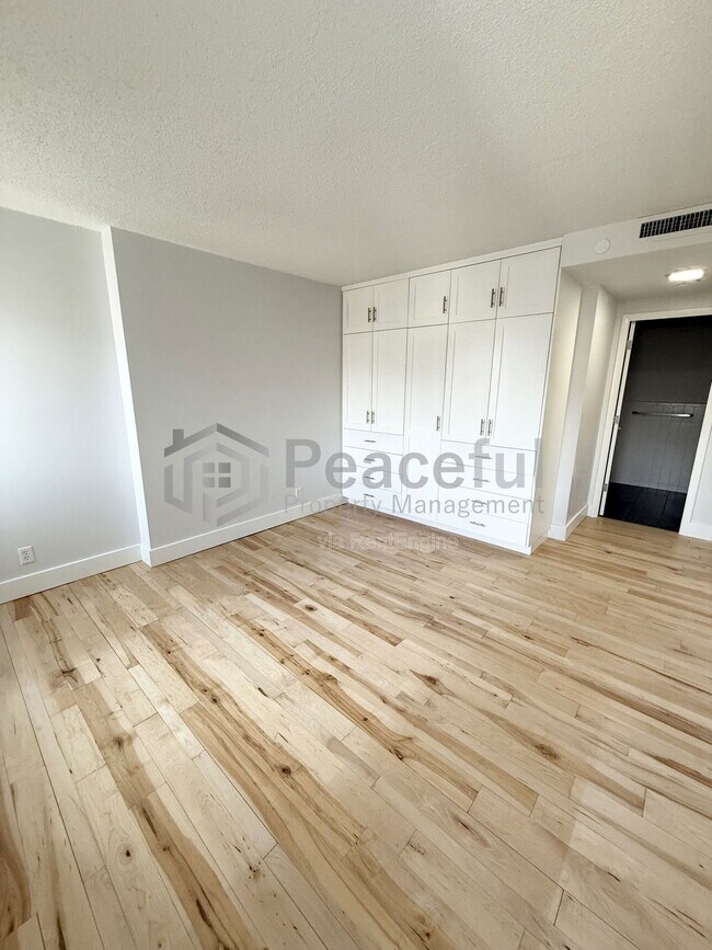 Building Photo - 515 S 1000 E