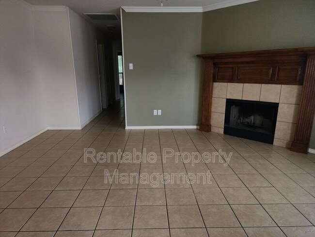 Building Photo - 144 Stage Coach Trail E