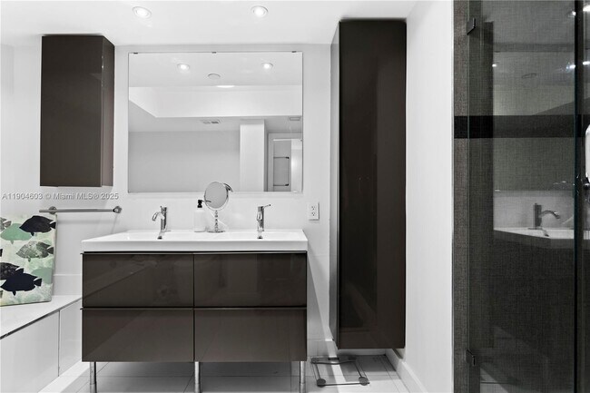 Building Photo - 1000 W Island Blvd