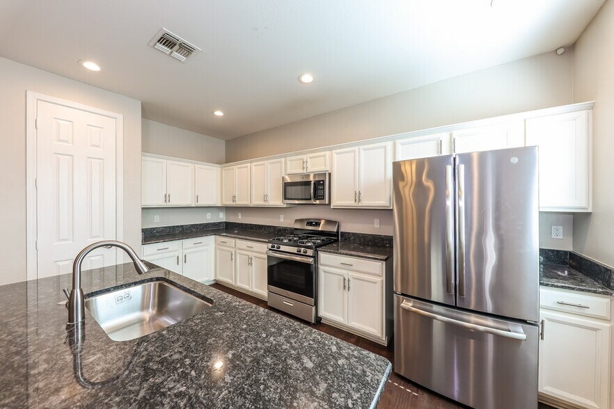 Building Photo - 1187 N 164th Ave