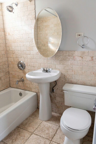 Building Photo - 4203 N Damen Ave