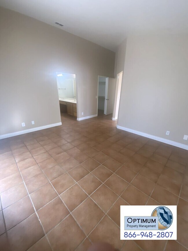 Building Photo - Charming 3-Bedroom, 2-Bathroom Home with E...