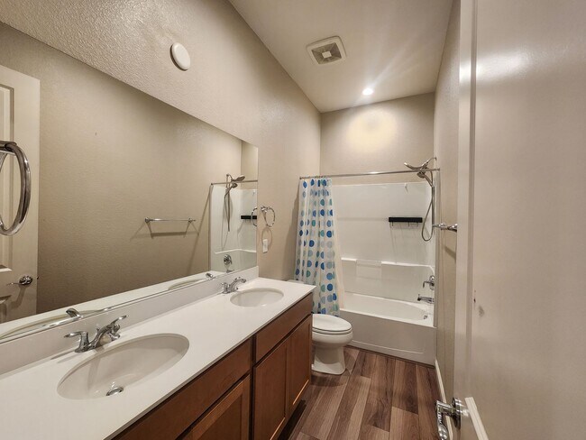 Building Photo - Large- single story home in the Stonebrook area of Sparks, NV.