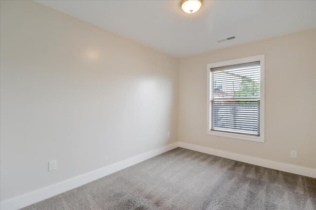 Building Photo - 683 Harbour Way