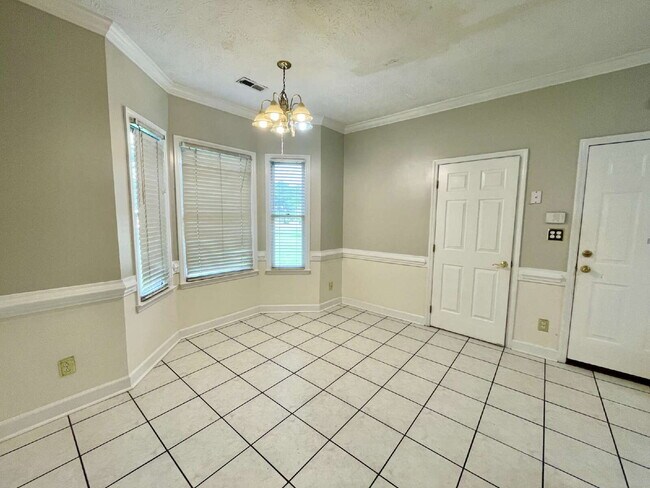Building Photo - Spacious 3-Bedroom Nest with 2.5 Baths And...