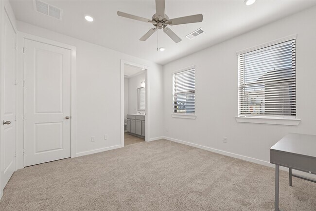 Building Photo - 3223 Loam Ln