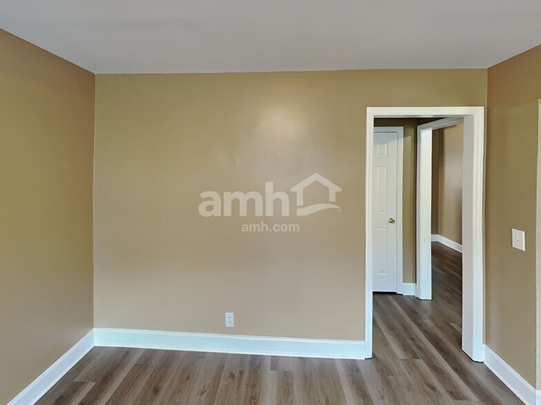 Building Photo - 705 Milbridge Ct