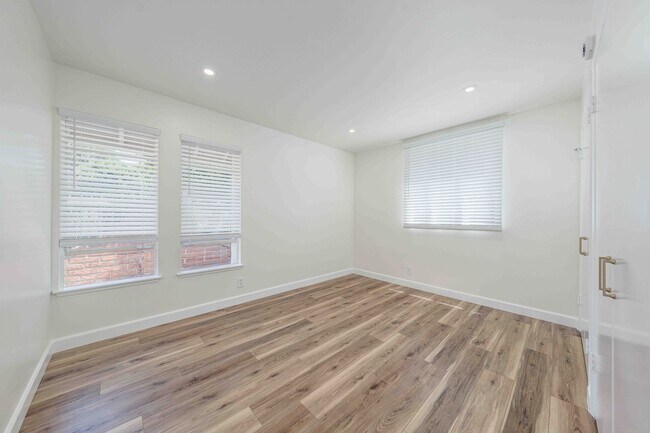 Building Photo - Spacious Elegance in the Heart of Irvine
