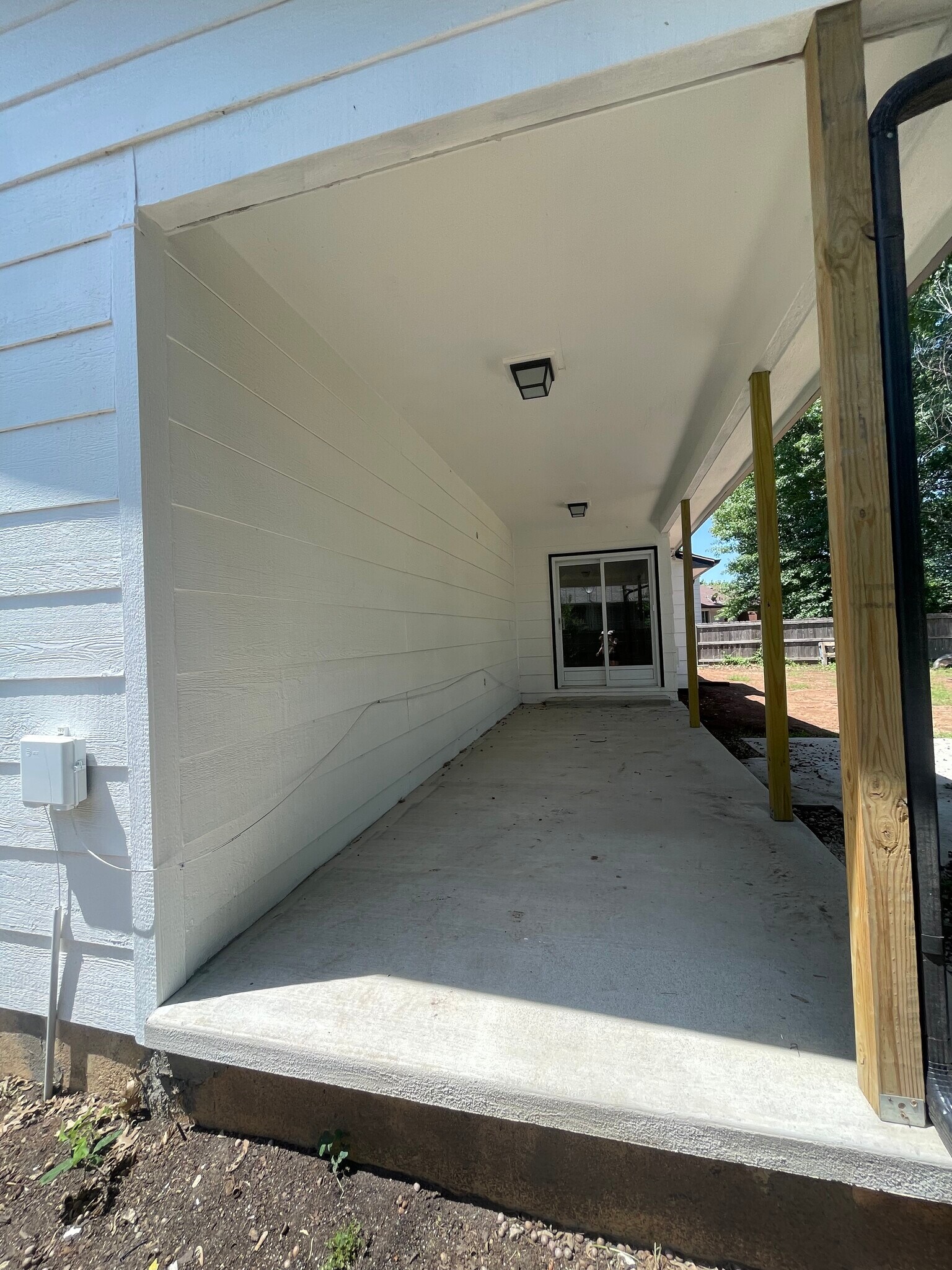 Building Photo - 208 E Valley View St