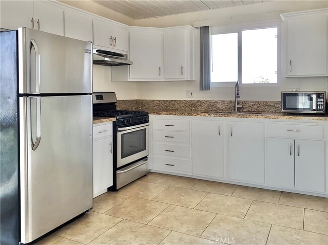 Building Photo - 25081 La Cresta Dr