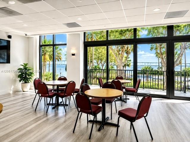 Building Photo - 1450 Brickell Bay Dr