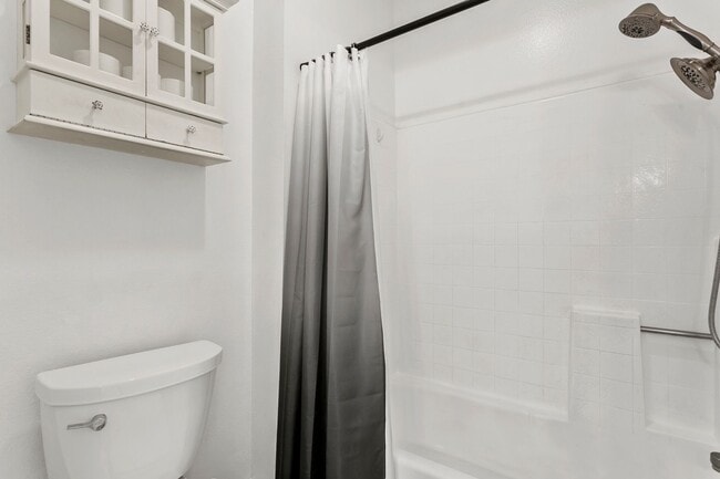 Building Photo - UPGRADED ONE BEDROOM OASIS IN GATED COMMUNITY