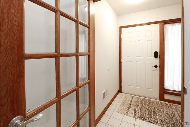 Building Photo - 442 Summerhaven Dr N