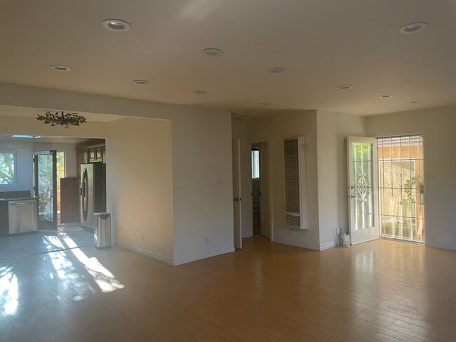 Building Photo - 8547 Airdrome St