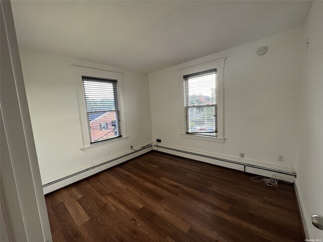 Building Photo - 51 Elm St
