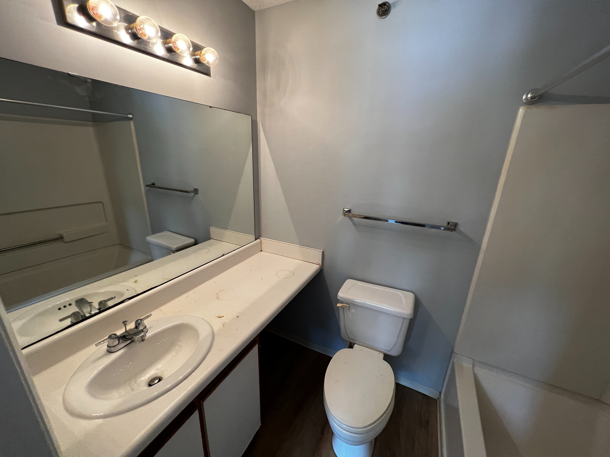 Building Photo - Room in Condo on Collegiate Cir