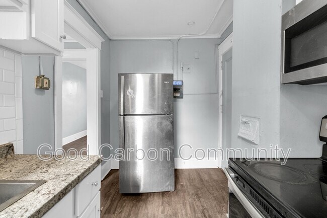 Building Photo - 2809 Main St