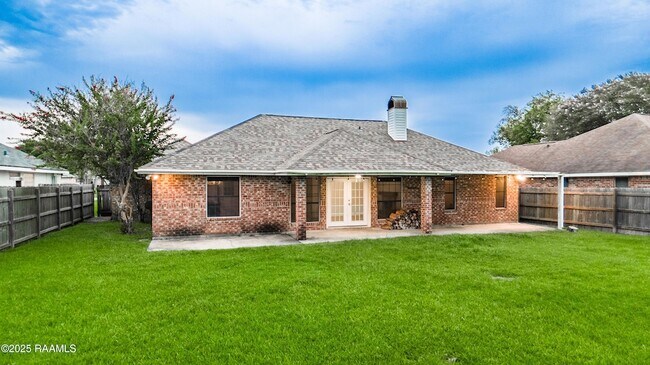Building Photo - 213 Longleaf Dr