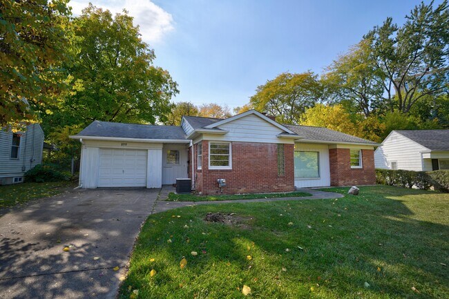 Building Photo - 3717 Brentwood Dr