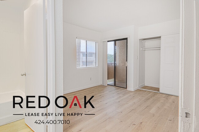 Building Photo - MOVE-IN SPECIAL! Lovely One Bedroom with C...