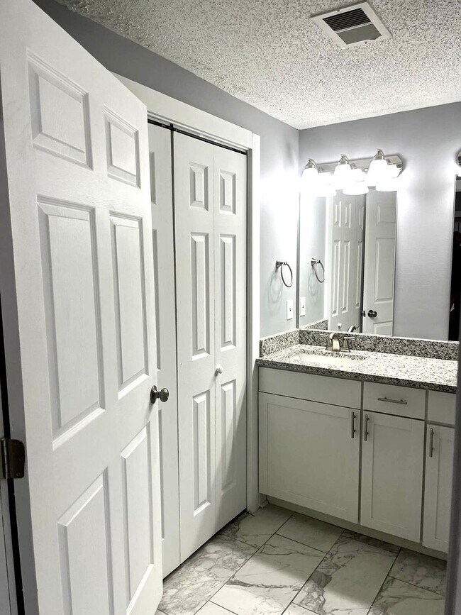 Building Photo - 260 Balkcom Ave