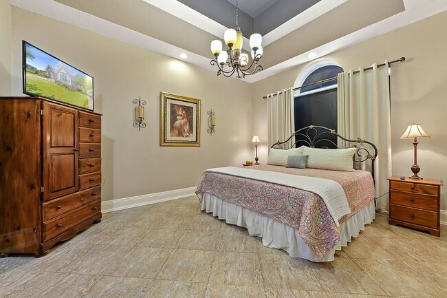 Building Photo - Incredible Home A Block off of Biloxi Beach!
