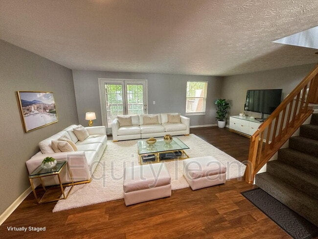 Building Photo - 753 Woodlyn Dr S