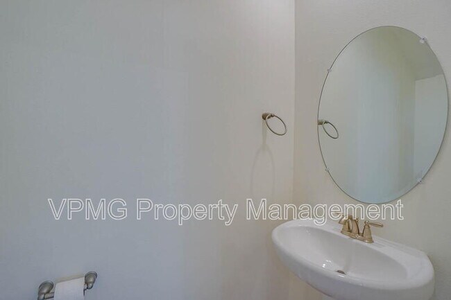 Building Photo - 7104 NE 155th Pl