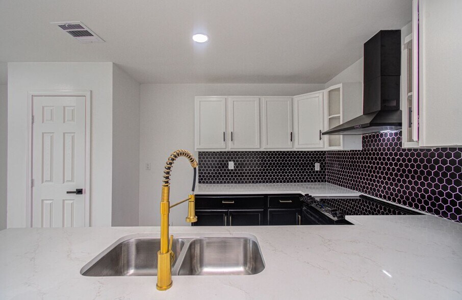 Building Photo - 15448 Chipman Ln.