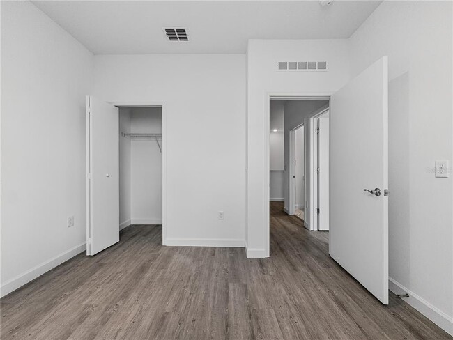 Building Photo - 367 Famagusta Dr