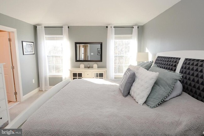 Building Photo - 326 W Hamlin Ave