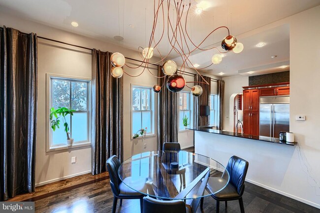 Building Photo - 1301 Hull St