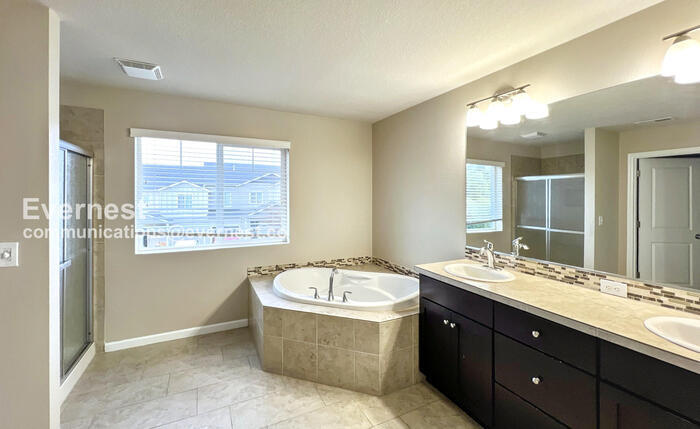 Building Photo - 17340 SE Elias Ct