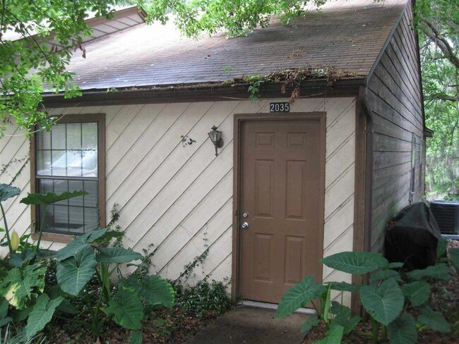 Primary Photo - 2035 Continental Ave