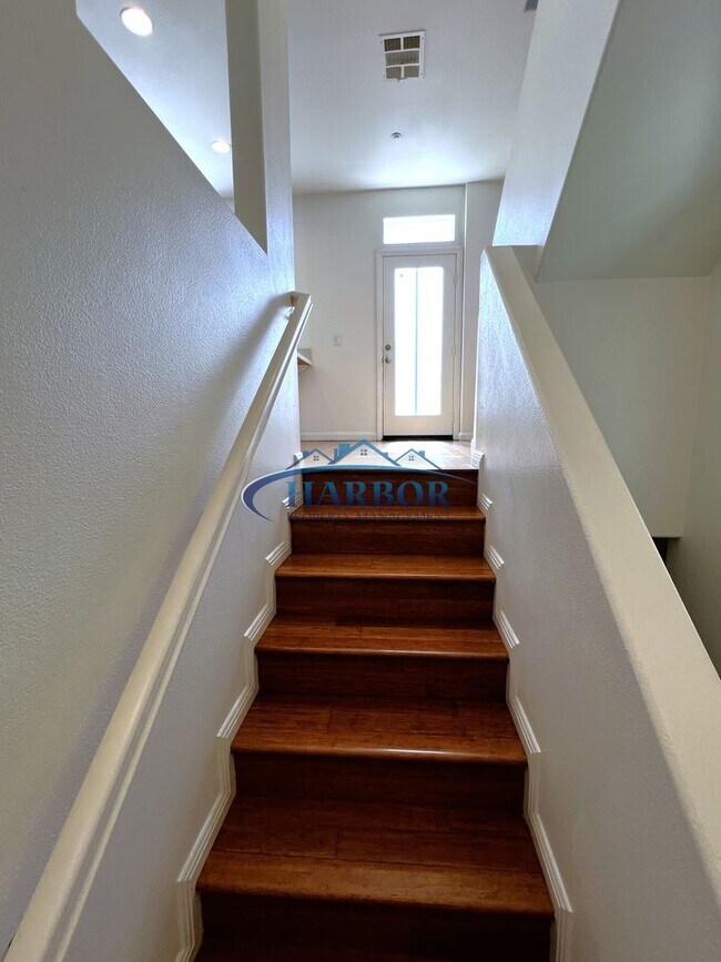 Building Photo - 1322 Harmony Way