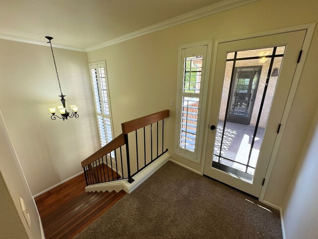 Building Photo - Remodeled County Square Villa Townhome- Fe...