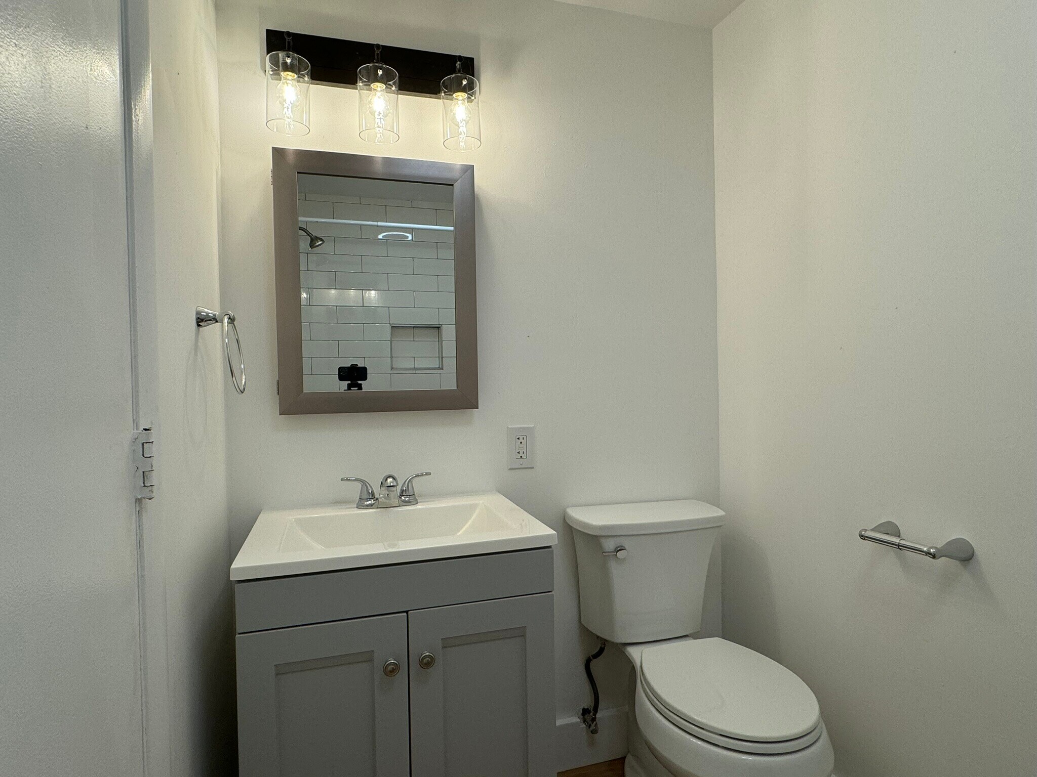 Building Photo - 225 Evergreen Ave