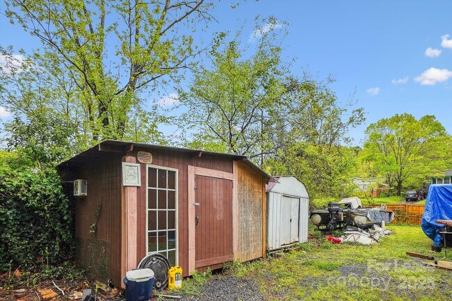 Building Photo - 6800 Deanwood Pl