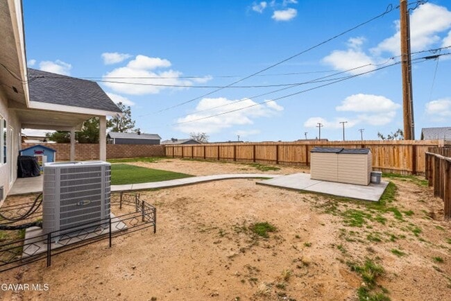 Building Photo - 4Bdrm+Bonus Can Be a 5th Bdrm, 2.5 Bath Home Available Now...$2500 Monthly Rent