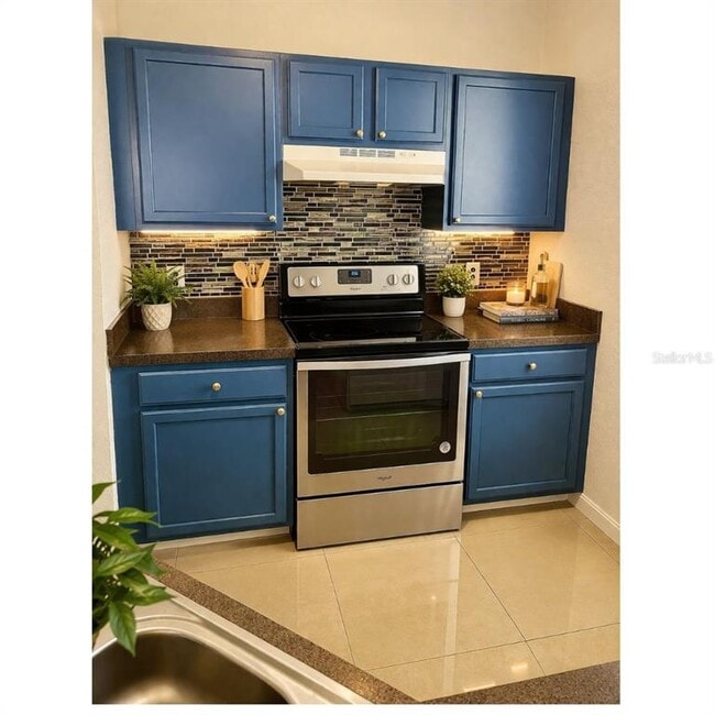 Building Photo - 9005 Lee Vista Blvd