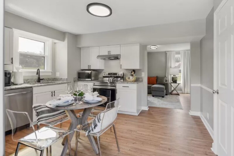 Building Photo - 179 Anderson Ln