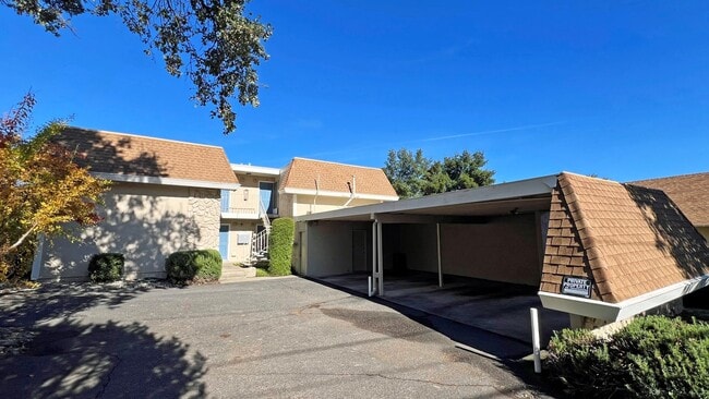 Building Photo - 146 Gibson St